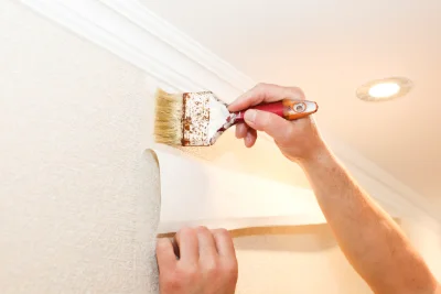Pose de papier peint à Saurier — revêtements muraux et toiles de verre